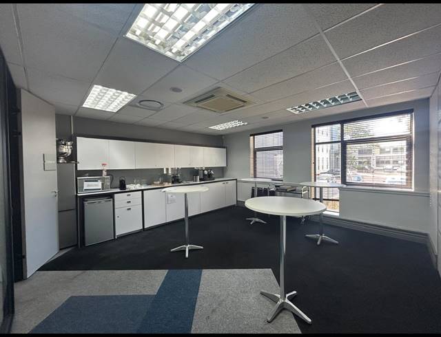 250M² OFFICE TO LET IN NEWLANDS
